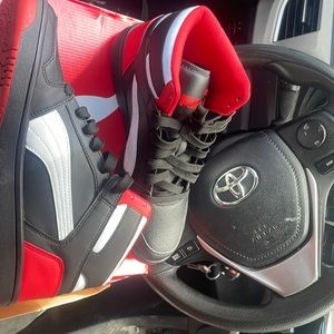 10 men Puma brand new son only wore them out the car only